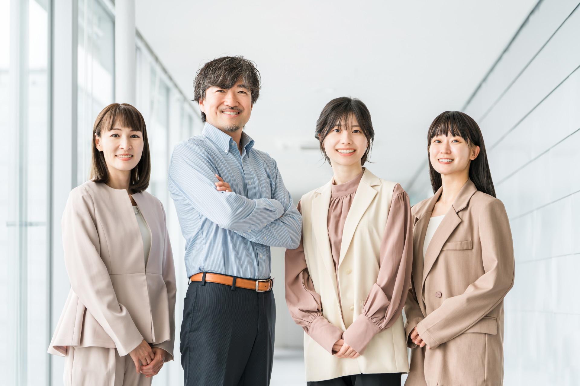 職場で働く多様な世代の社員